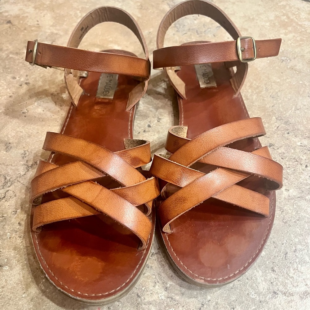 Steve Madden, flat leather sandals with ankle strap. Size 9